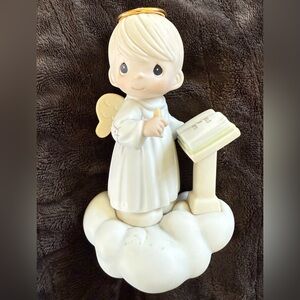 🎀3/$25🎀. Precious Moments Angel Figurine Jesus is Born